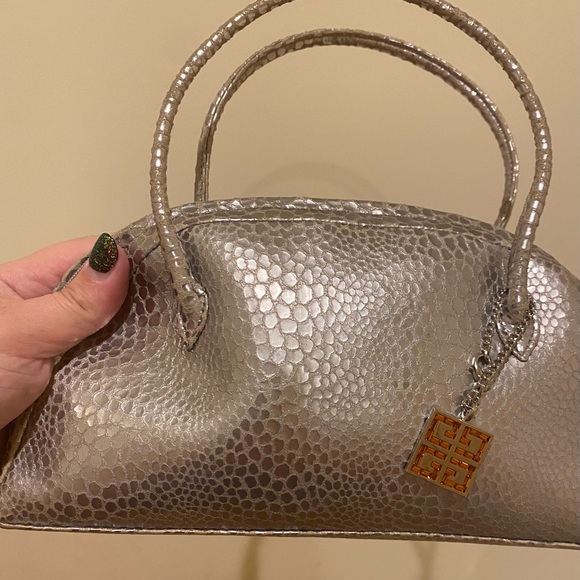 💕Givenchy Small Purse💕 - Picture 2 of 8